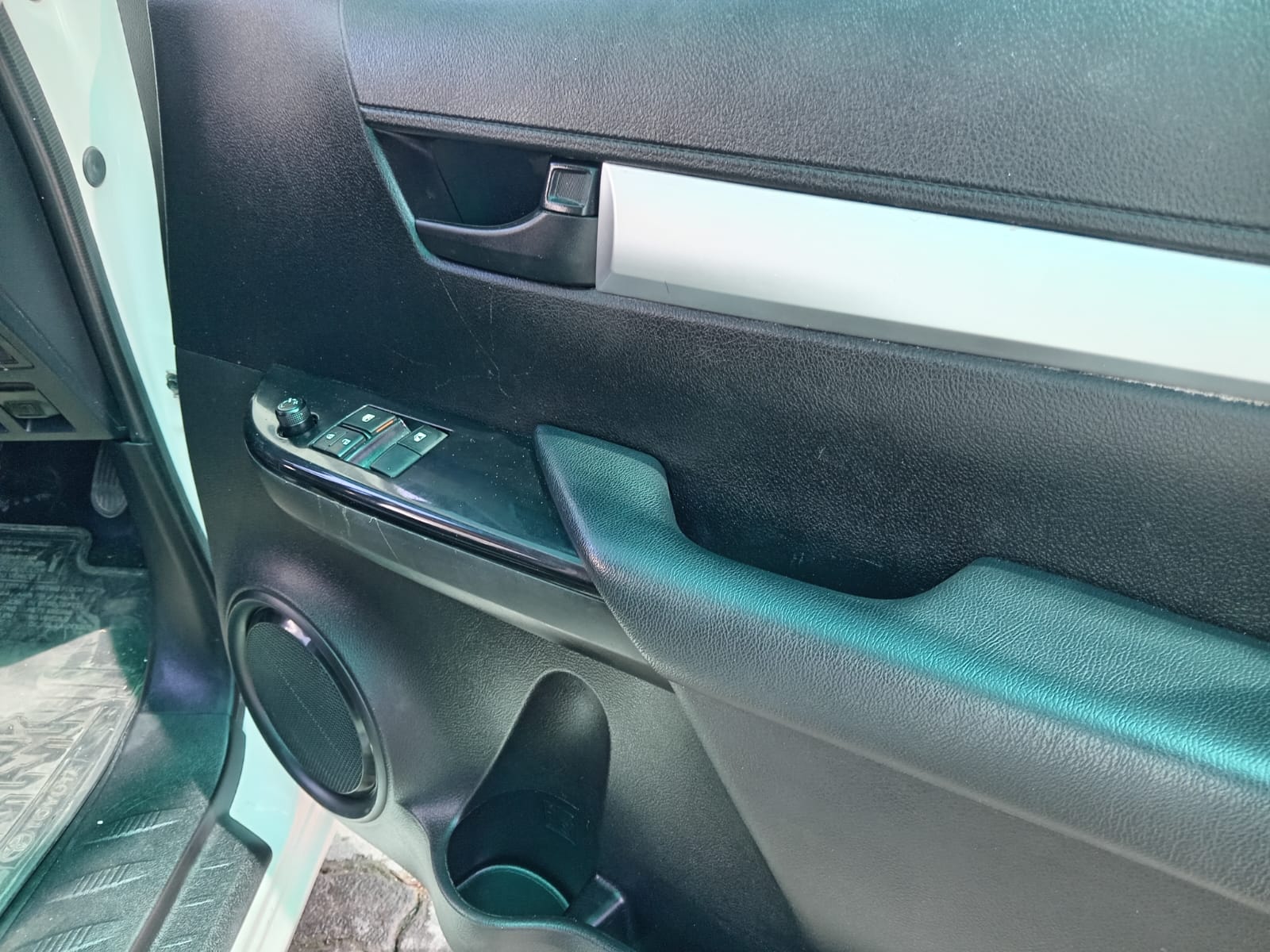 
								Toyota Hilux 2.4GD Single cab low base full									