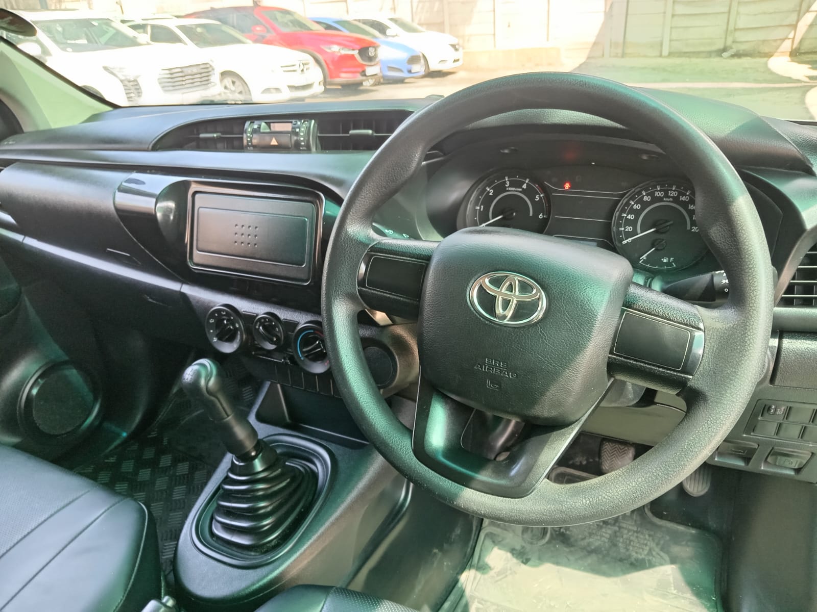 
								Toyota Hilux 2.4GD Single cab low base full									