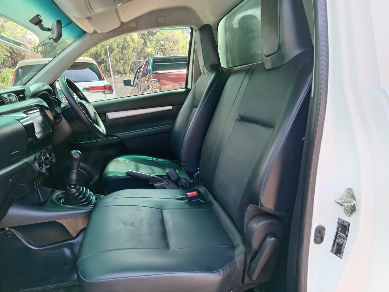 
								Toyota Hilux 2.4GD Single cab low base full									