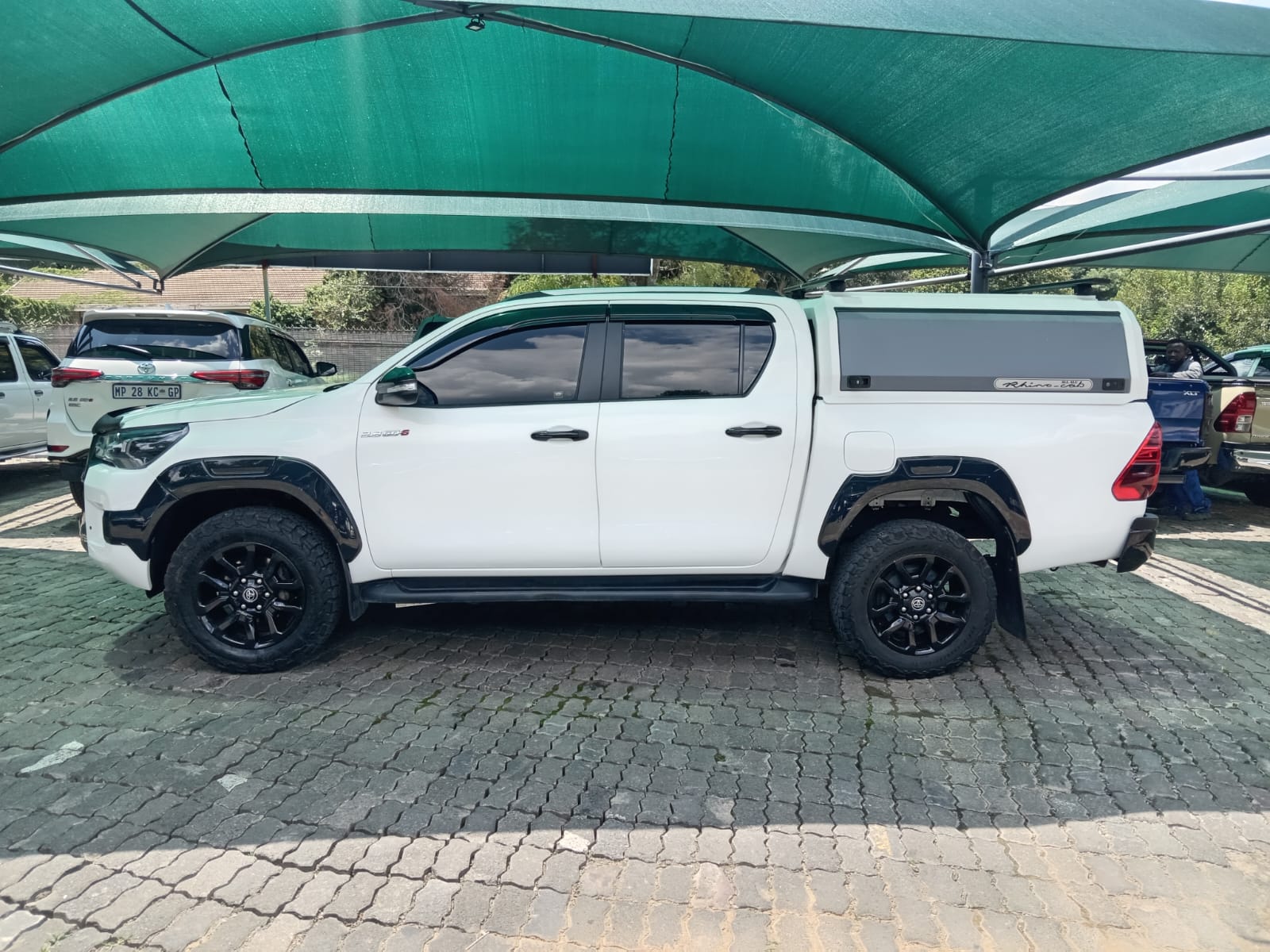 
								2024 Toyota Hilux 2.4GD-6 Double Cab 4×4 Raider Auto full									
