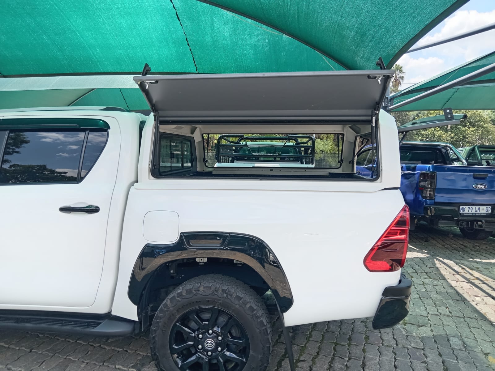 
								2024 Toyota Hilux 2.4GD-6 Double Cab 4×4 Raider Auto full									