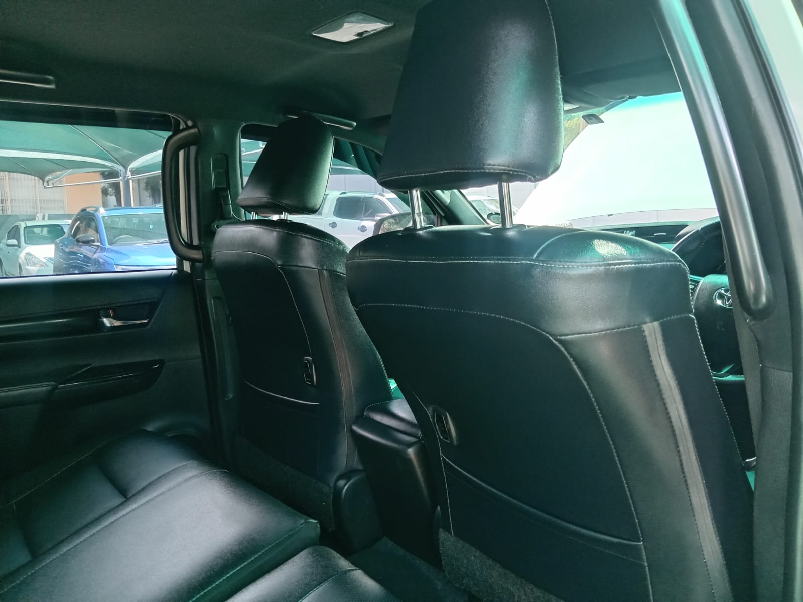 
								2024 Toyota Hilux 2.4GD-6 Double Cab 4×4 Raider Auto full									