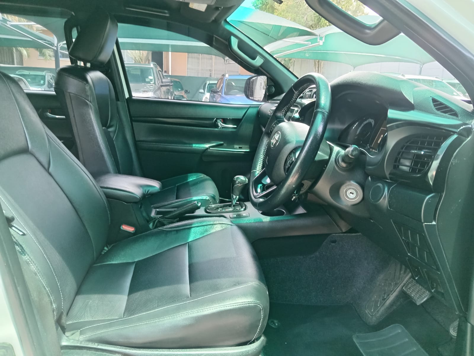 
								2024 Toyota Hilux 2.4GD-6 Double Cab 4×4 Raider Auto full									