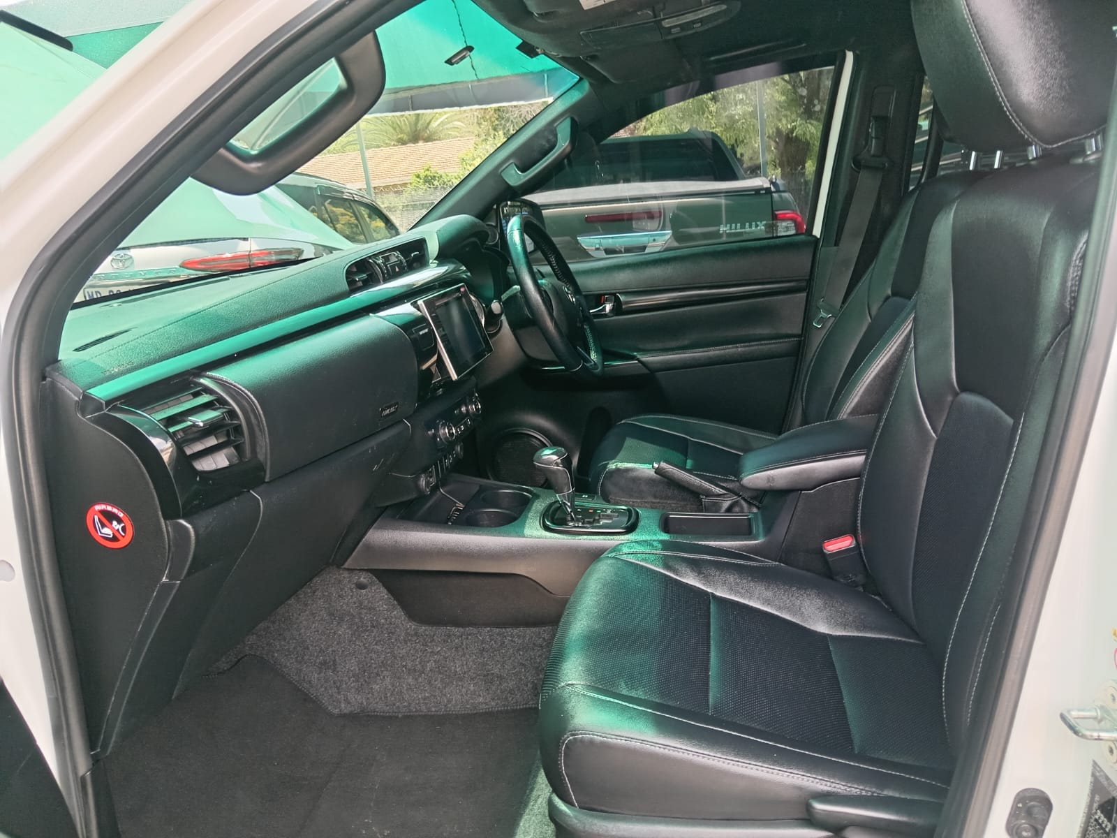 
								2024 Toyota Hilux 2.4GD-6 Double Cab 4×4 Raider Auto full									