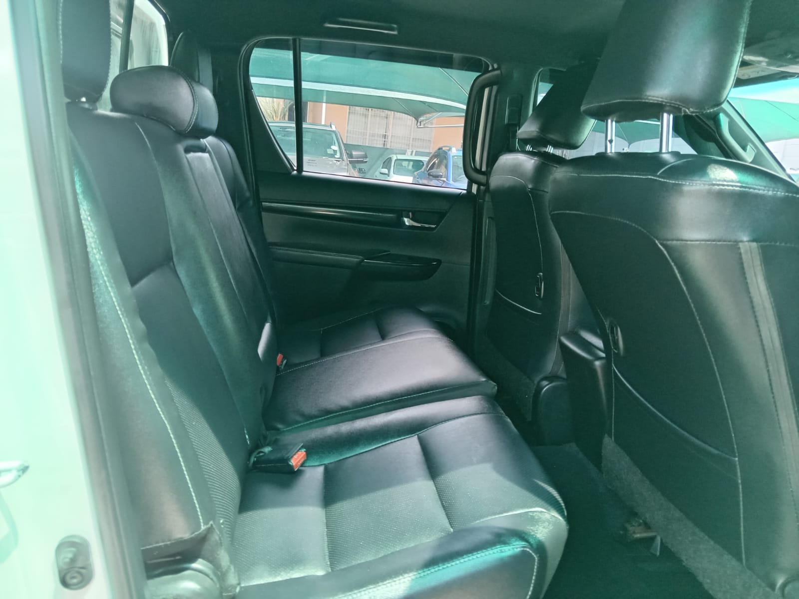 
								2024 Toyota Hilux 2.4GD-6 Double Cab 4×4 Raider Auto full									