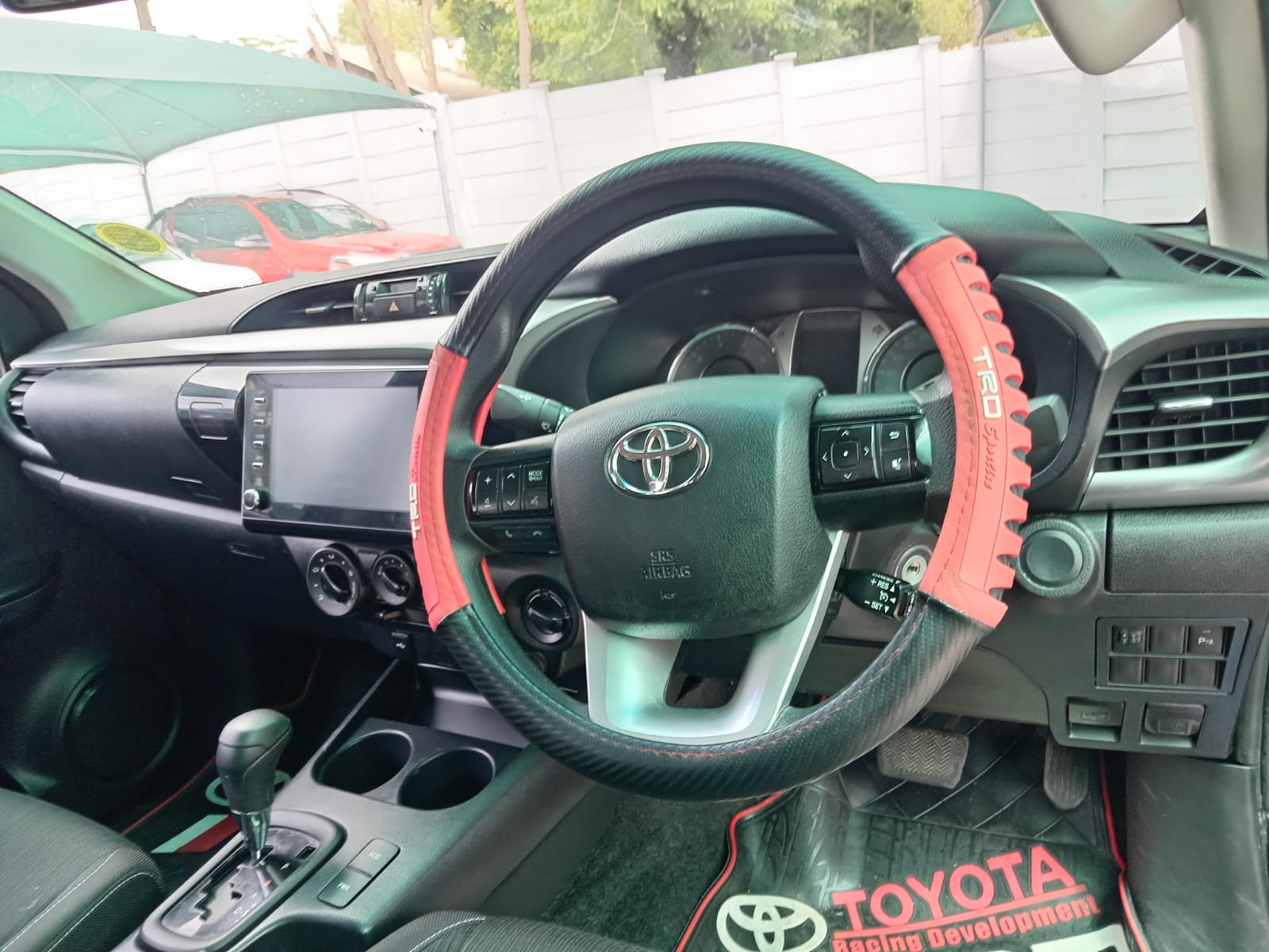 
								2024 Toyota Hilux 2.4GD-6 Double Cab 4×4 Raider Auto full									