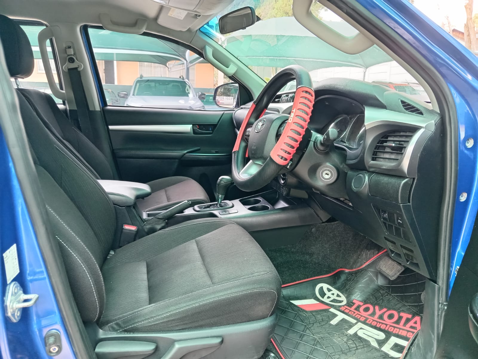 
								2024 Toyota Hilux 2.4GD-6 Double Cab 4×4 Raider Auto full									