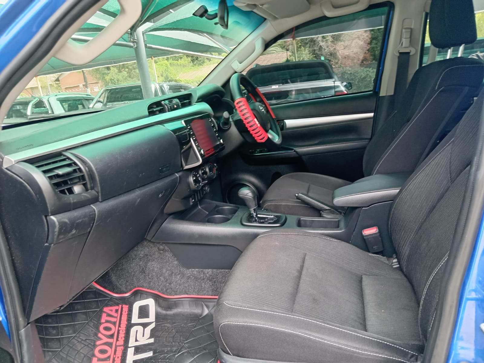 
								2024 Toyota Hilux 2.4GD-6 Double Cab 4×4 Raider Auto full									