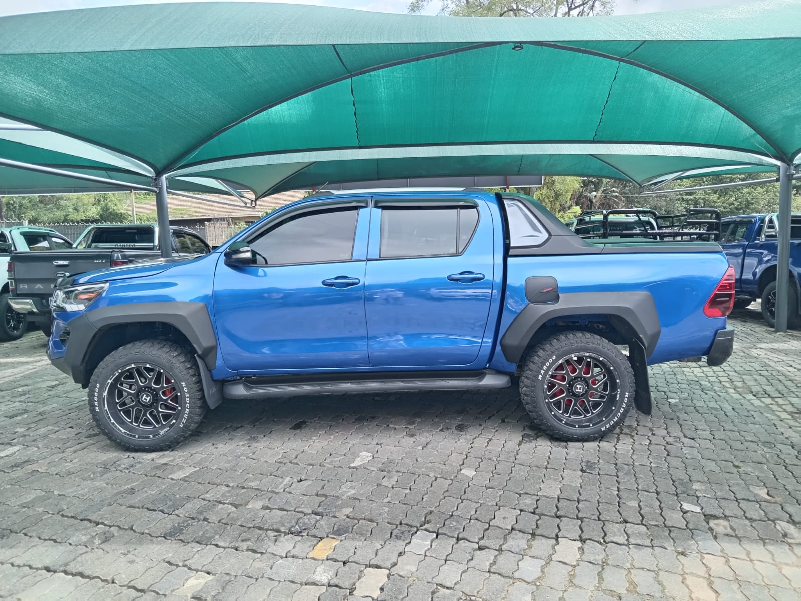 
								2024 Toyota Hilux 2.4GD-6 Double Cab 4×4 Raider Auto full									