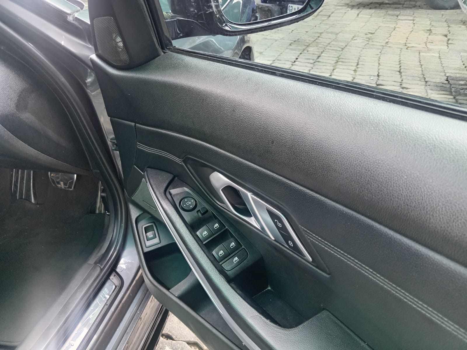 
								2019 BMW 3 Series 320i Sport Line Launch Edition full									