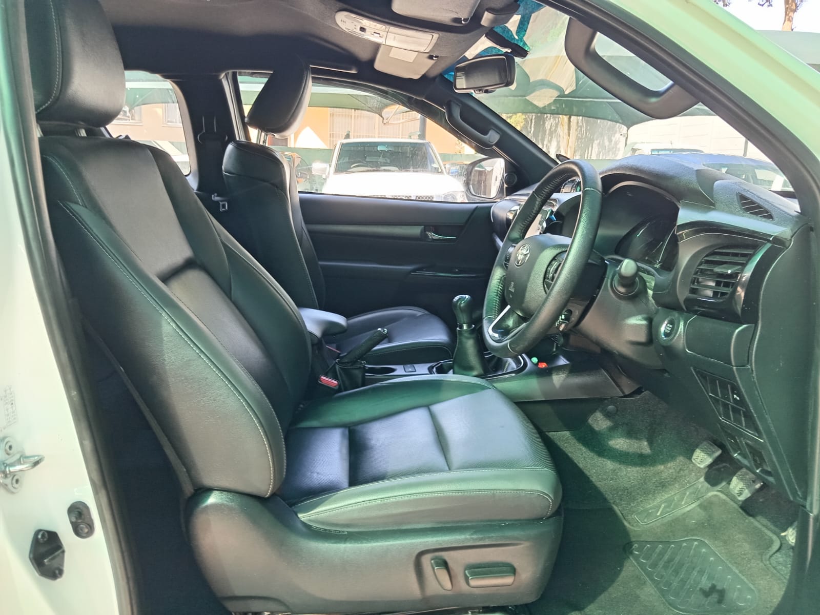 
								2022 Toyota Hilux 2.8GD6 legend Extra cab 4X4 full									