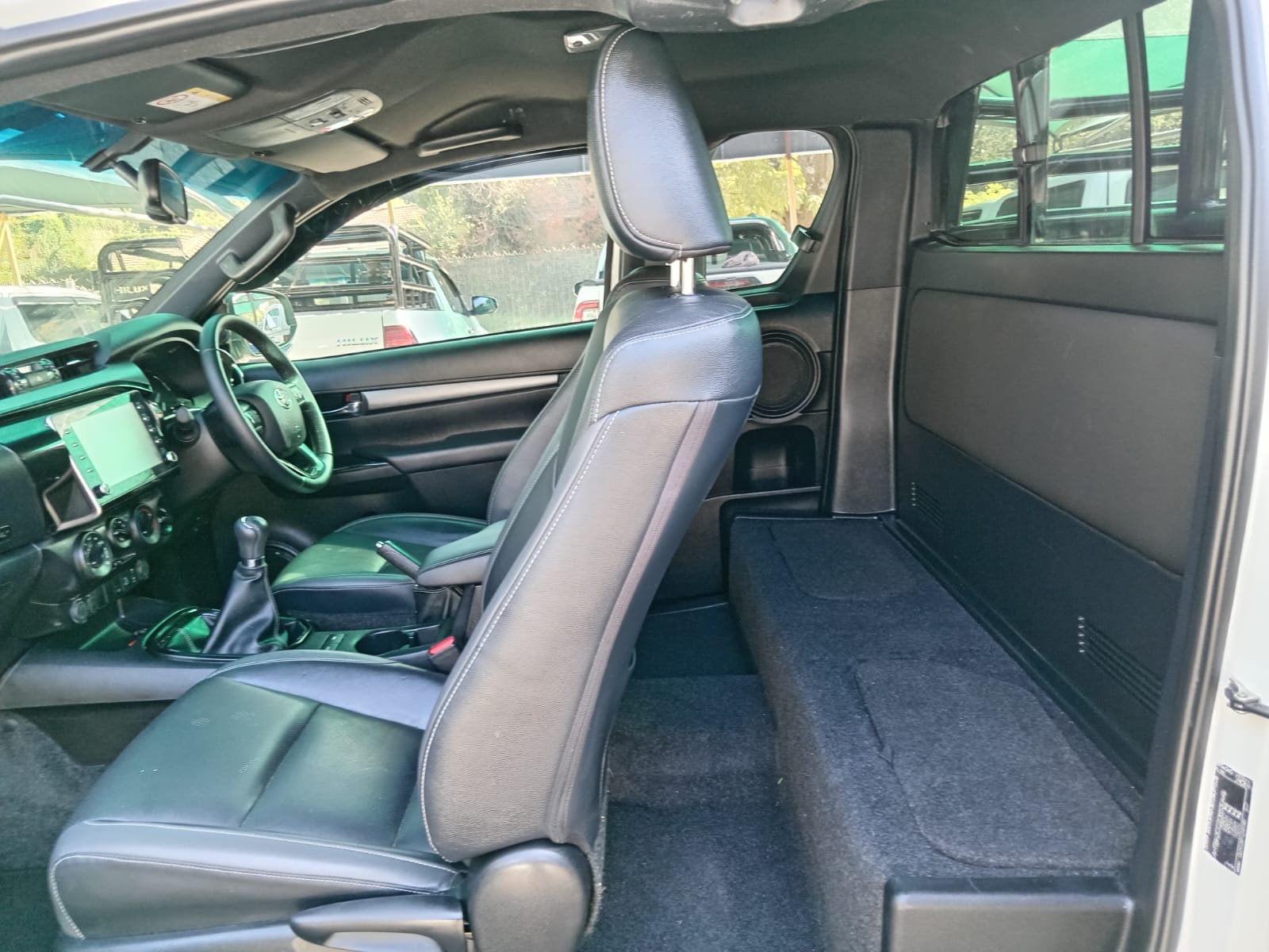 
								2022 Toyota Hilux 2.8GD6 legend Extra cab 4X4 full									