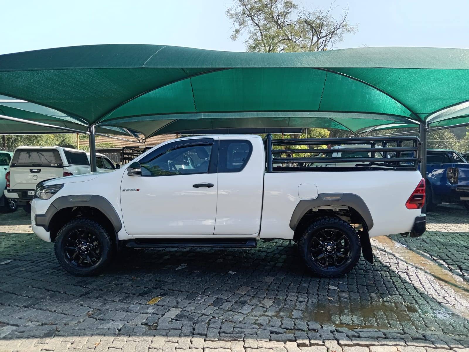 
								2022 Toyota Hilux 2.8GD6 legend Extra cab 4X4 full									