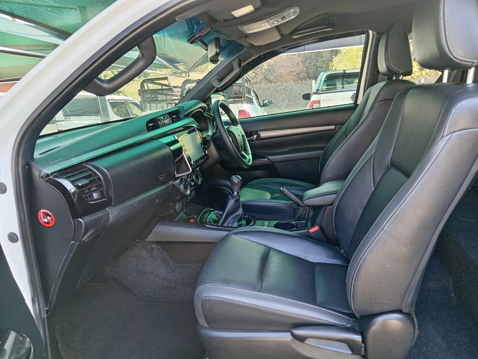 
								2022 Toyota Hilux 2.8GD6 legend Extra cab 4X4 full									