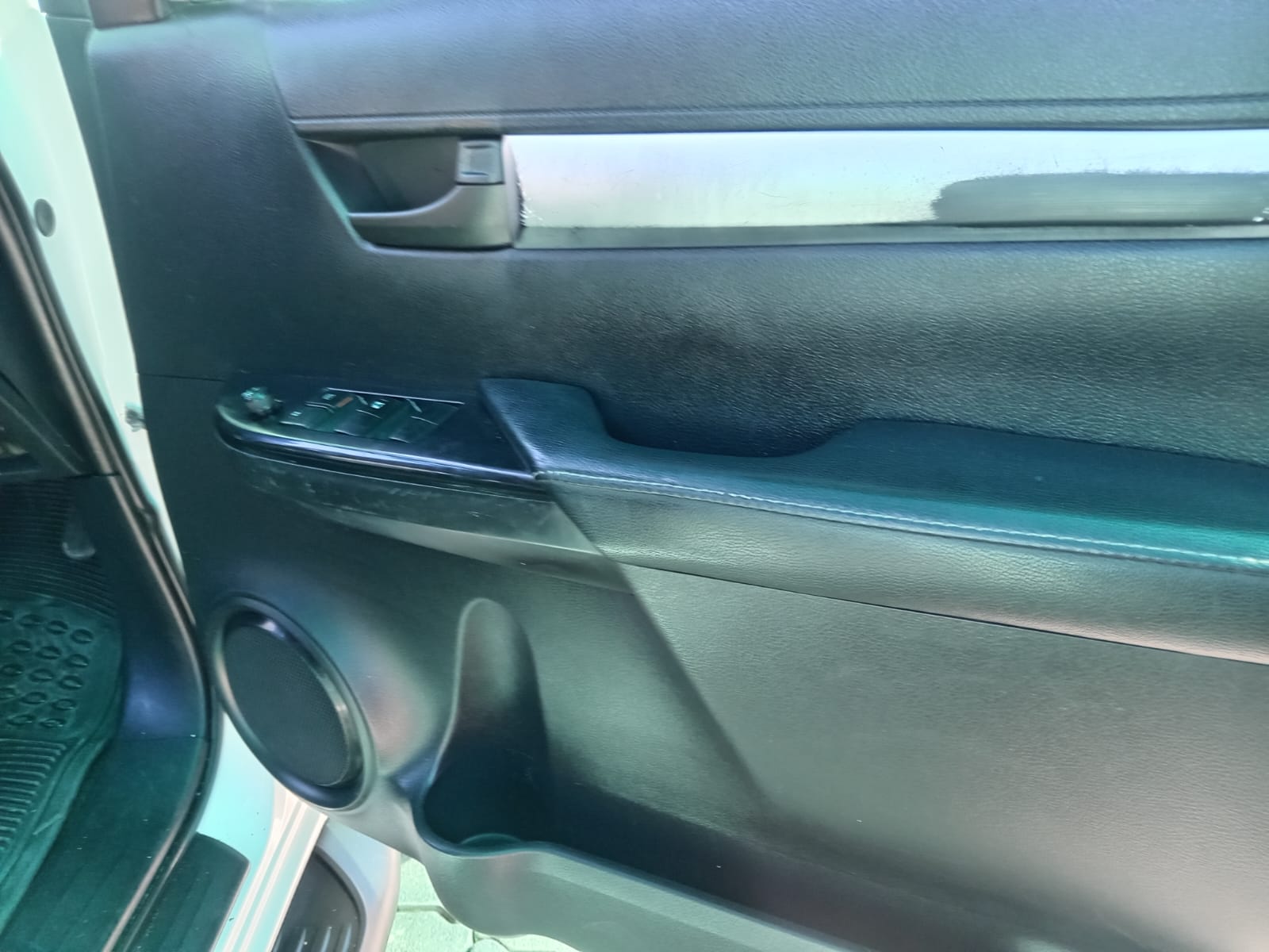 
								2019 Toyota Hilux 2.4GD-6 Double Cab 4×2 SRX Auto full									