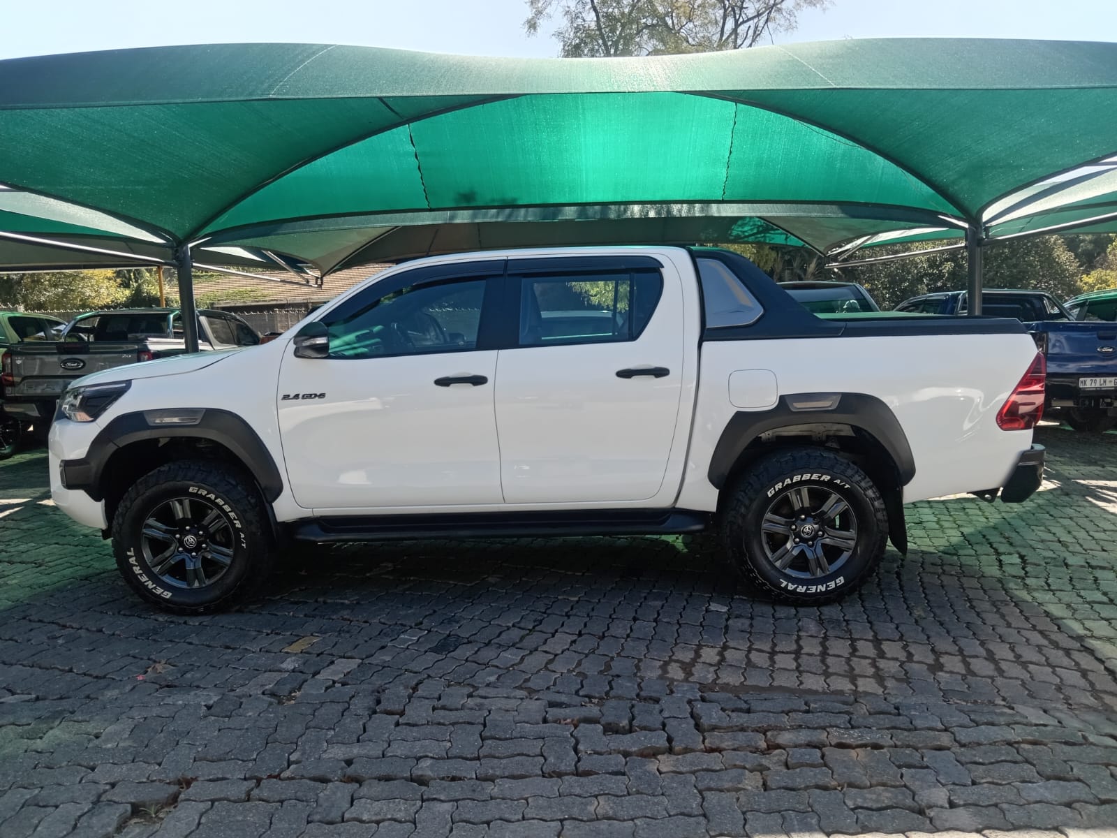 
								2019 Toyota Hilux 2.4GD-6 Double Cab 4×2 SRX Auto full									