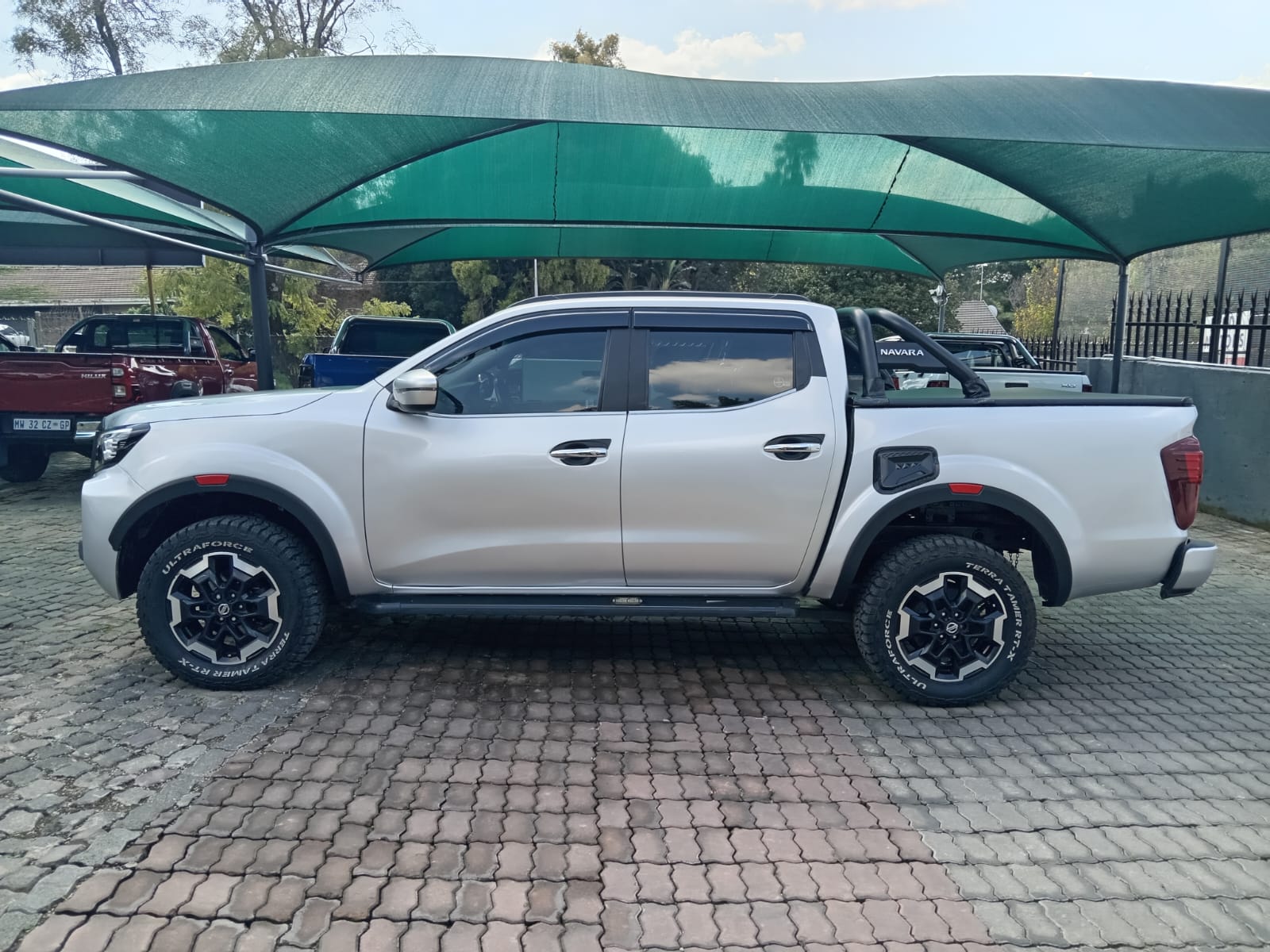 
								2022 Nissan Navara 2.5DDTi Double Cab LE full									