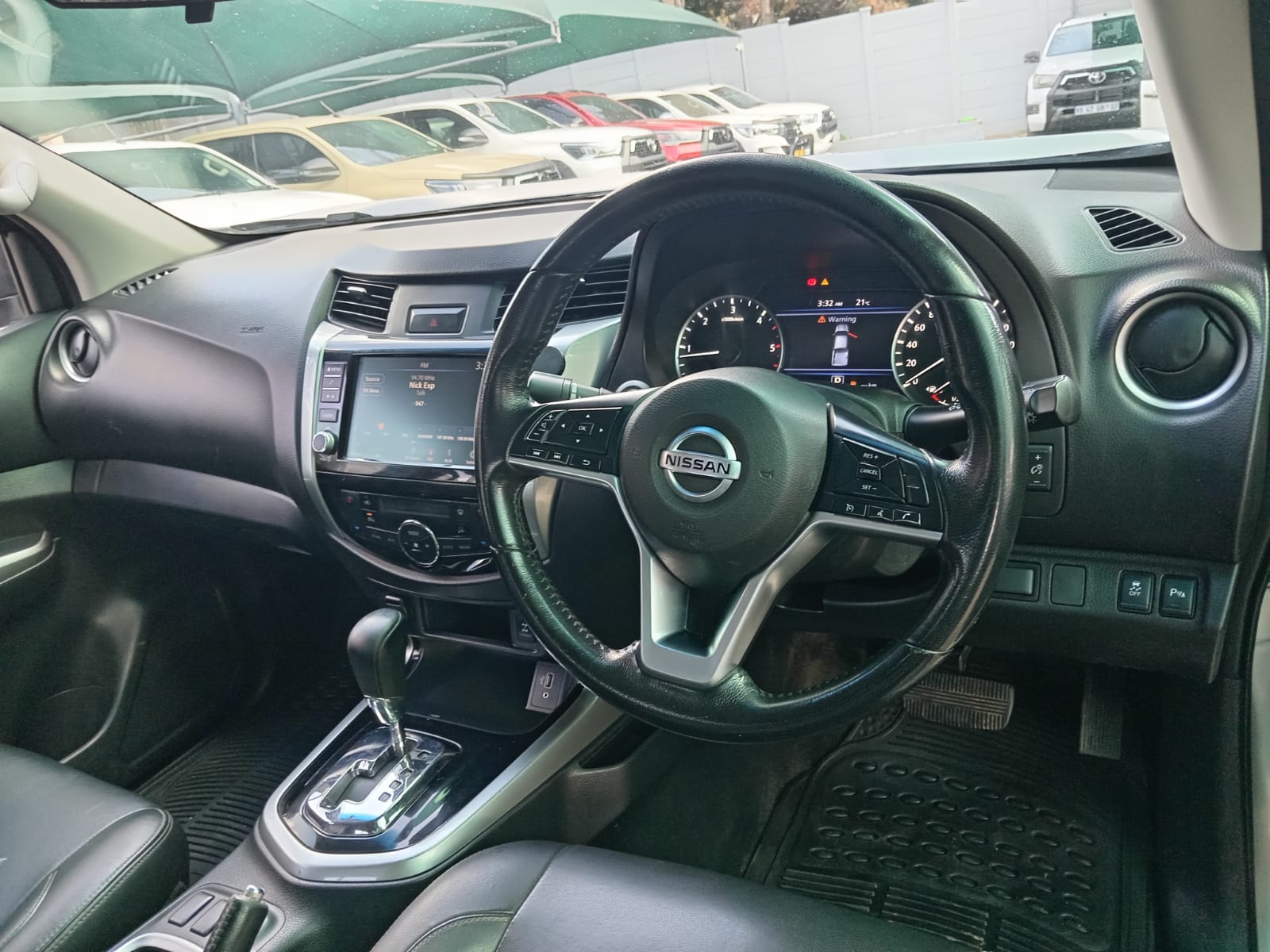 
								2022 Nissan Navara 2.5DDTi Double Cab LE full									