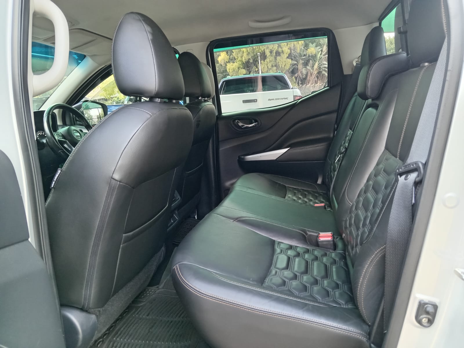 
								2022 Nissan Navara 2.5DDTi Double Cab LE full									