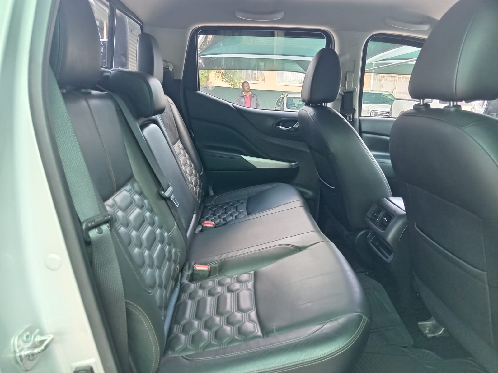 
								2022 Nissan Navara 2.5DDTi Double Cab LE full									