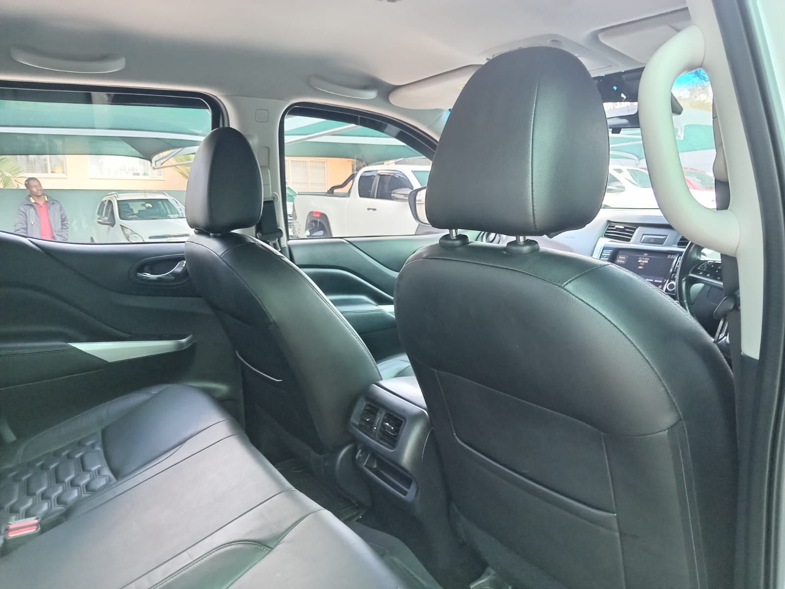 
								2022 Nissan Navara 2.5DDTi Double Cab LE full									