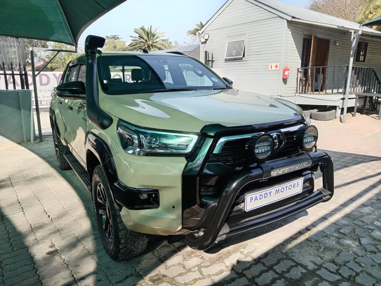 
								2022 Toyota Hilux 2.8GD-6 Double Cab Legend Auto full									