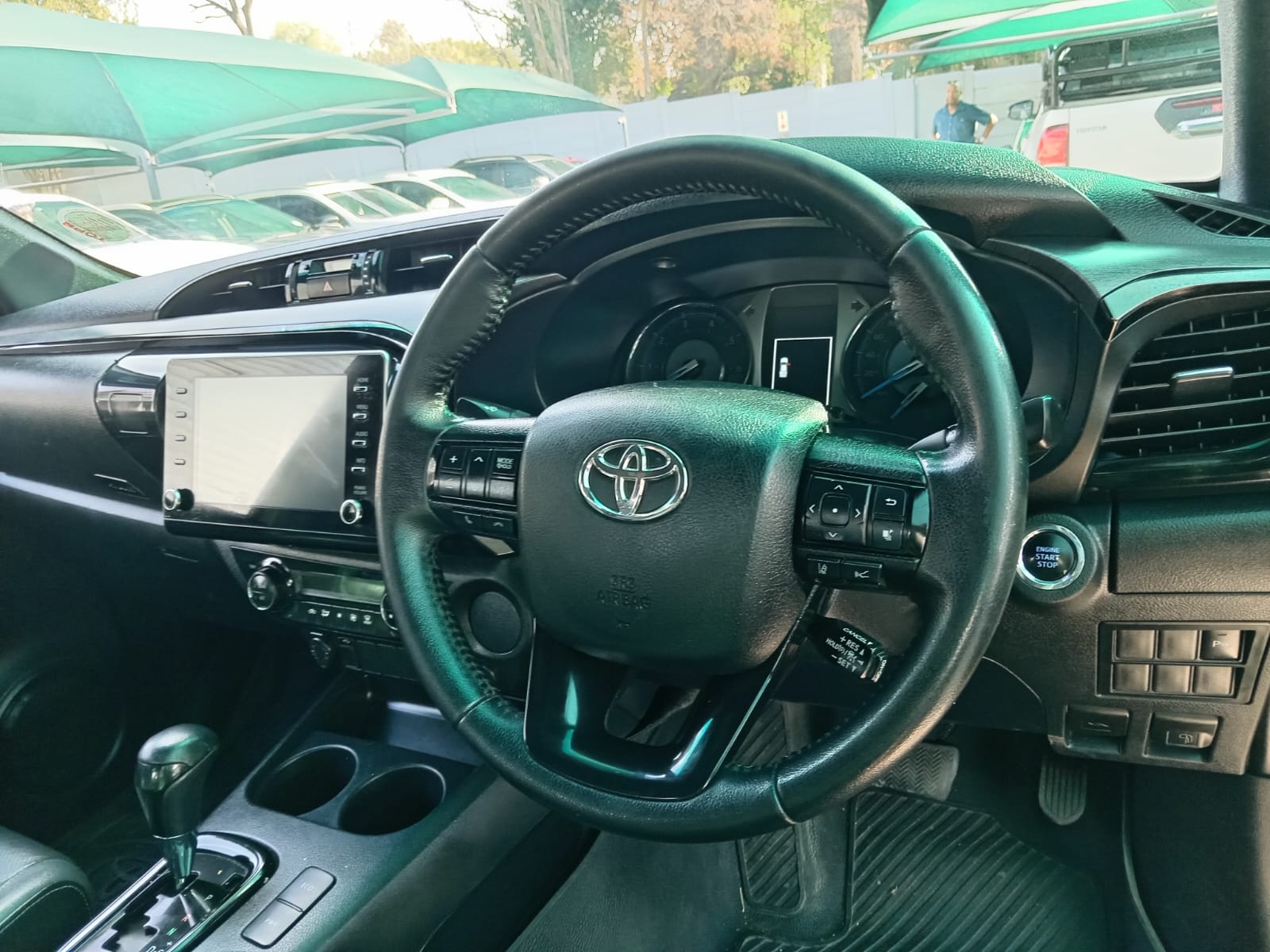 
								2022 Toyota Hilux 2.8GD-6 Double Cab Legend Auto full									