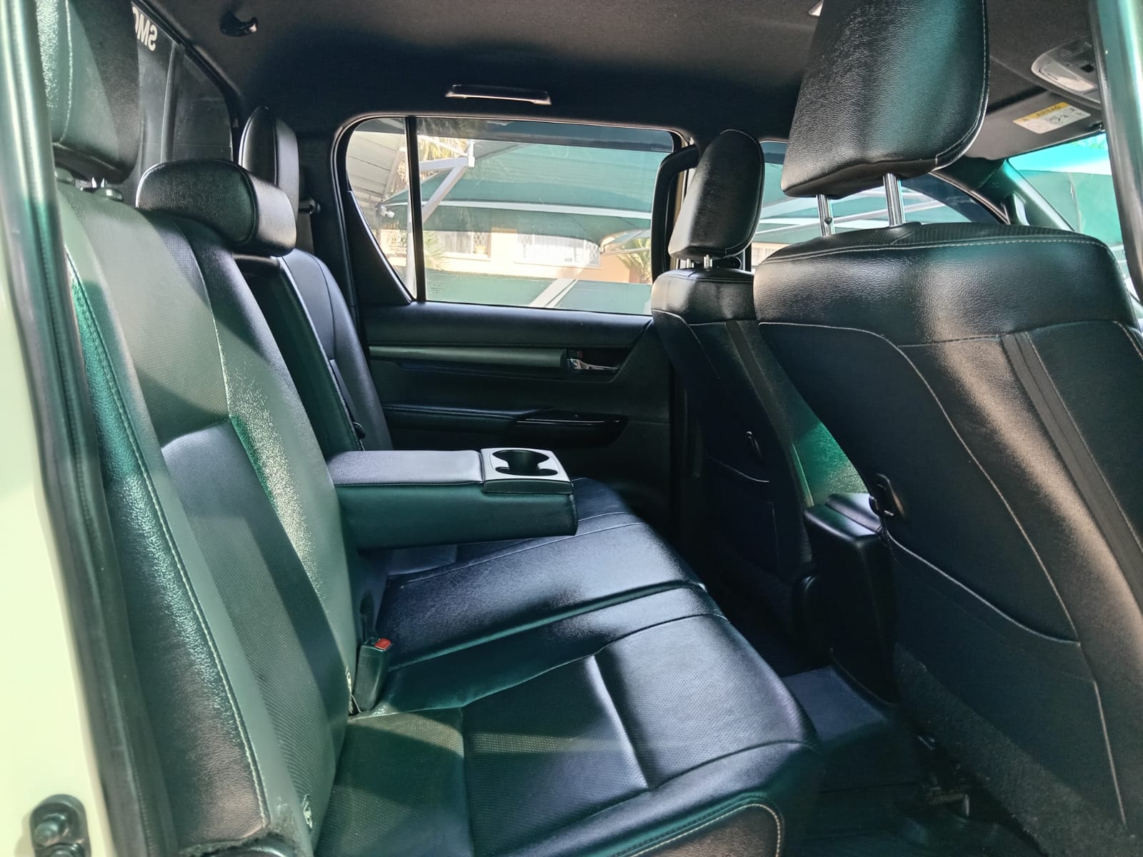 
								2022 Toyota Hilux 2.8GD-6 Double Cab Legend Auto full									