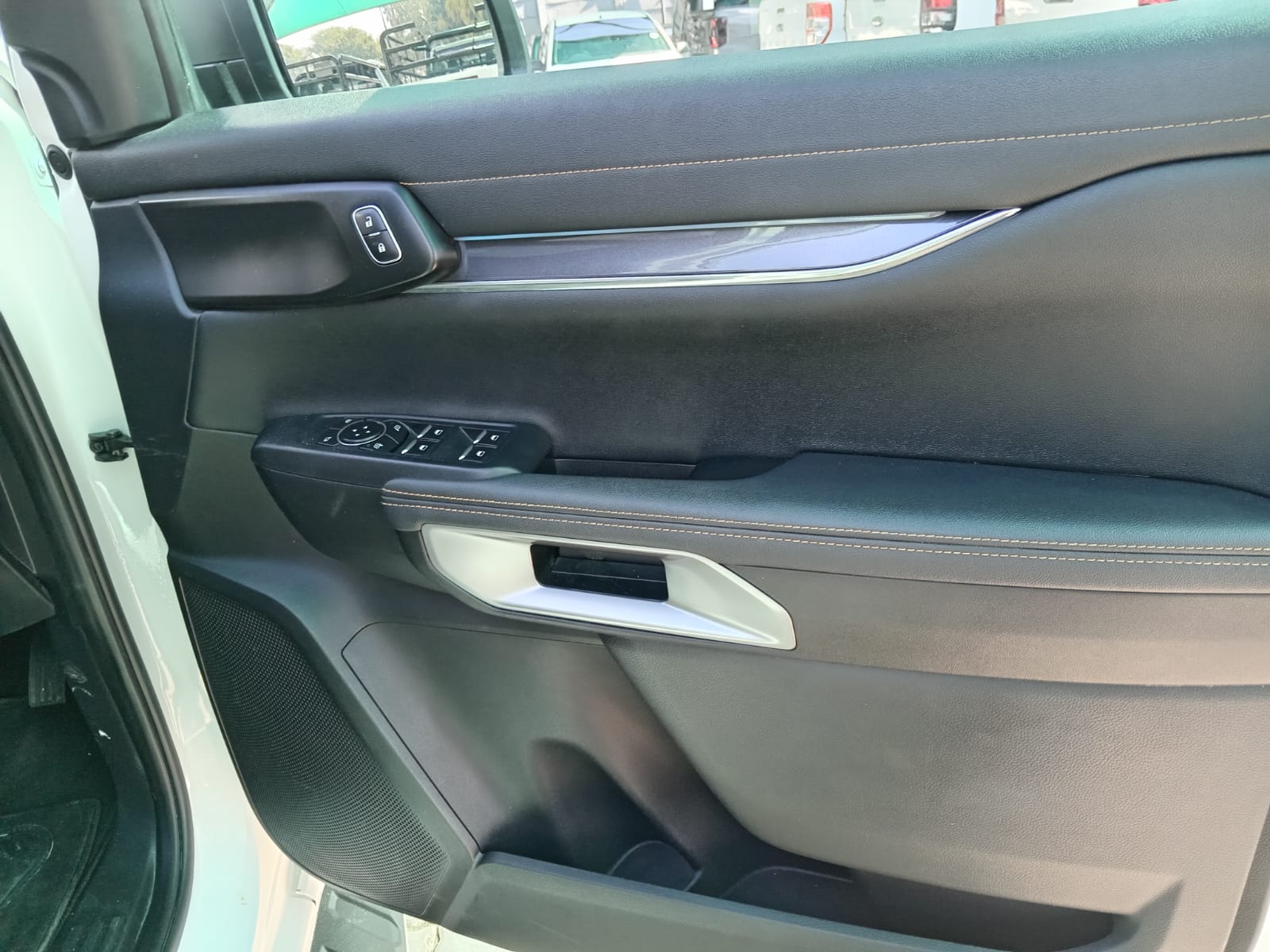 
								2025 Ford Everest 3.0TD V6 4WD Wildtrak full									