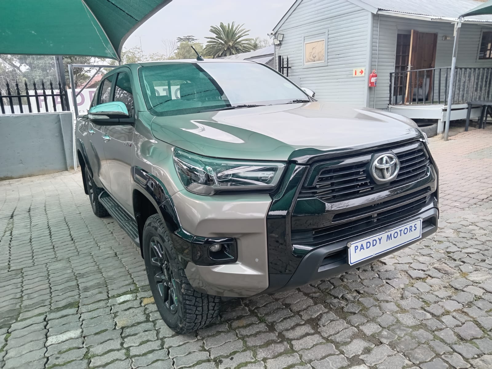 
								2016 Toyota Hilux 2.8GD-6 Double Cab Raider auto full									