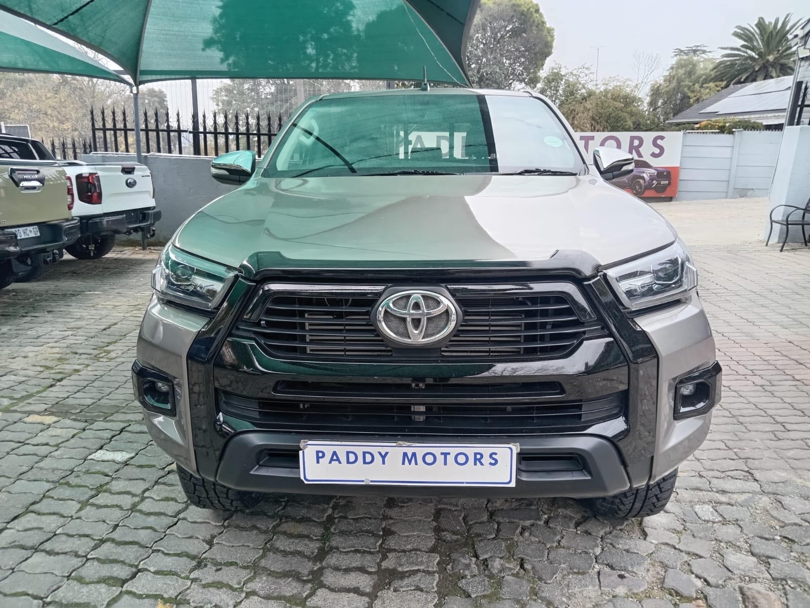 
								2016 Toyota Hilux 2.8GD-6 Double Cab Raider auto full									