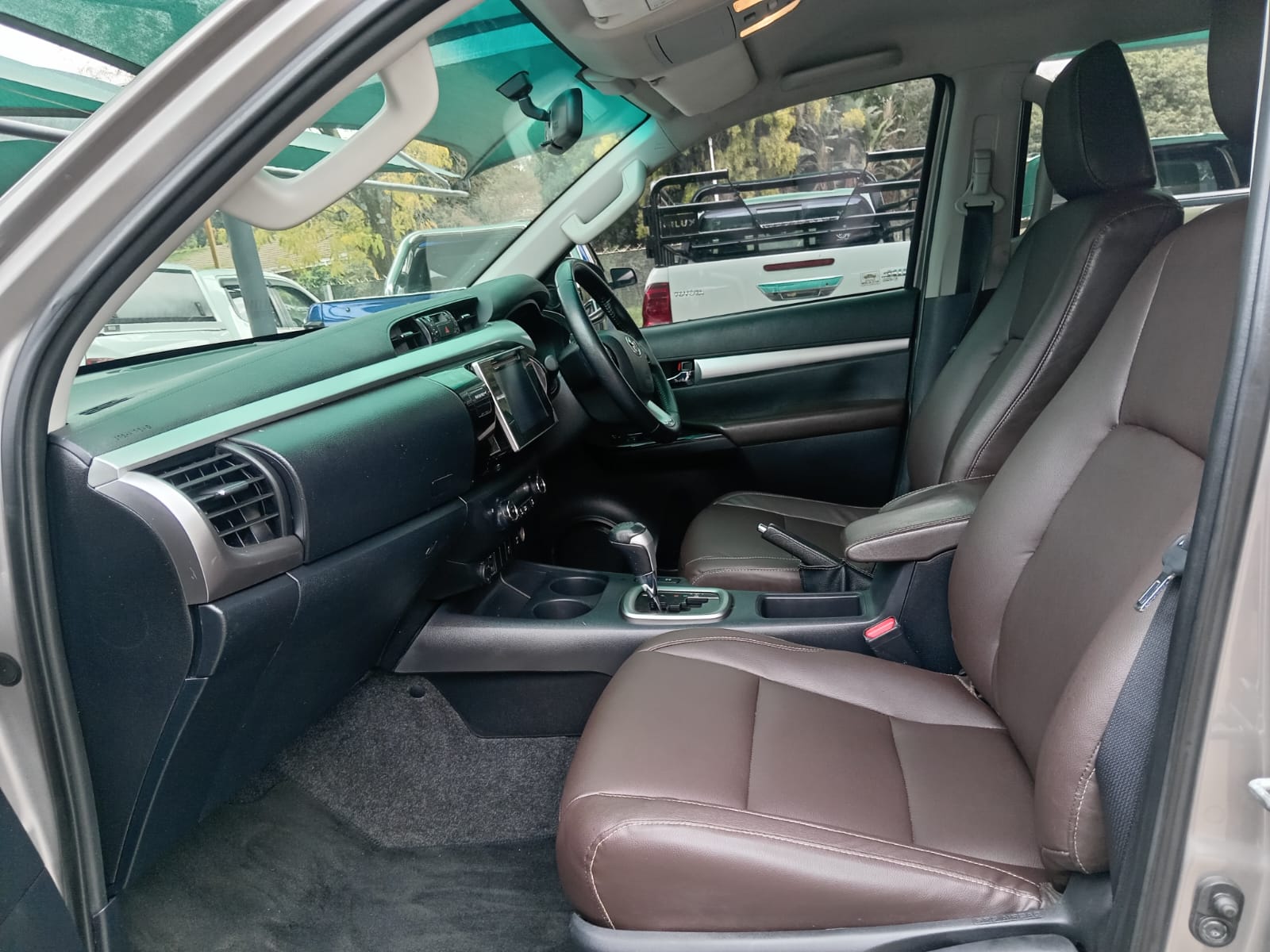 
								2016 Toyota Hilux 2.8GD-6 Double Cab Raider auto full									