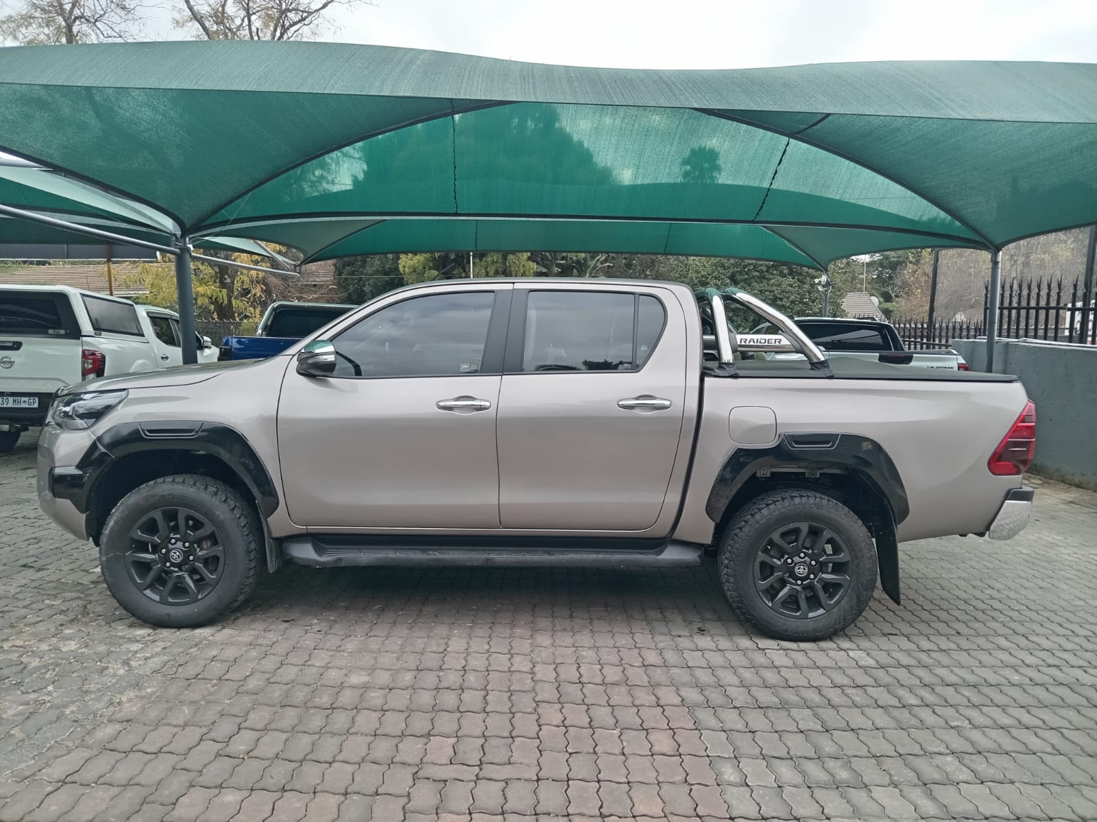
								2016 Toyota Hilux 2.8GD-6 Double Cab Raider auto full									