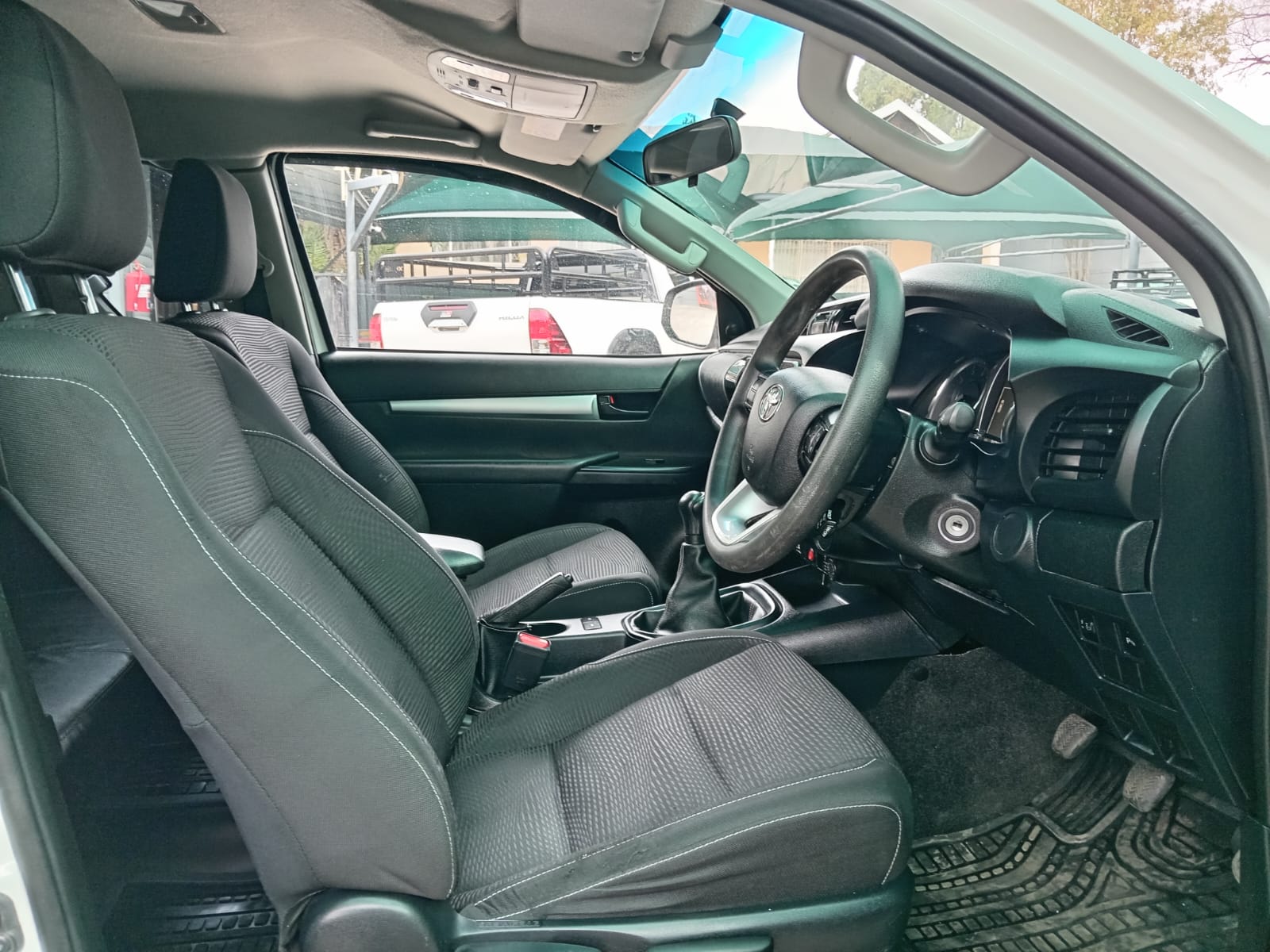 
								2024 Toyota Hilux 2.4GD-6 Xtra Cab Raider full									