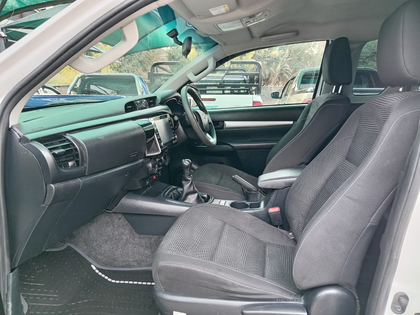 
								2024 Toyota Hilux 2.4GD-6 Xtra Cab Raider full									
