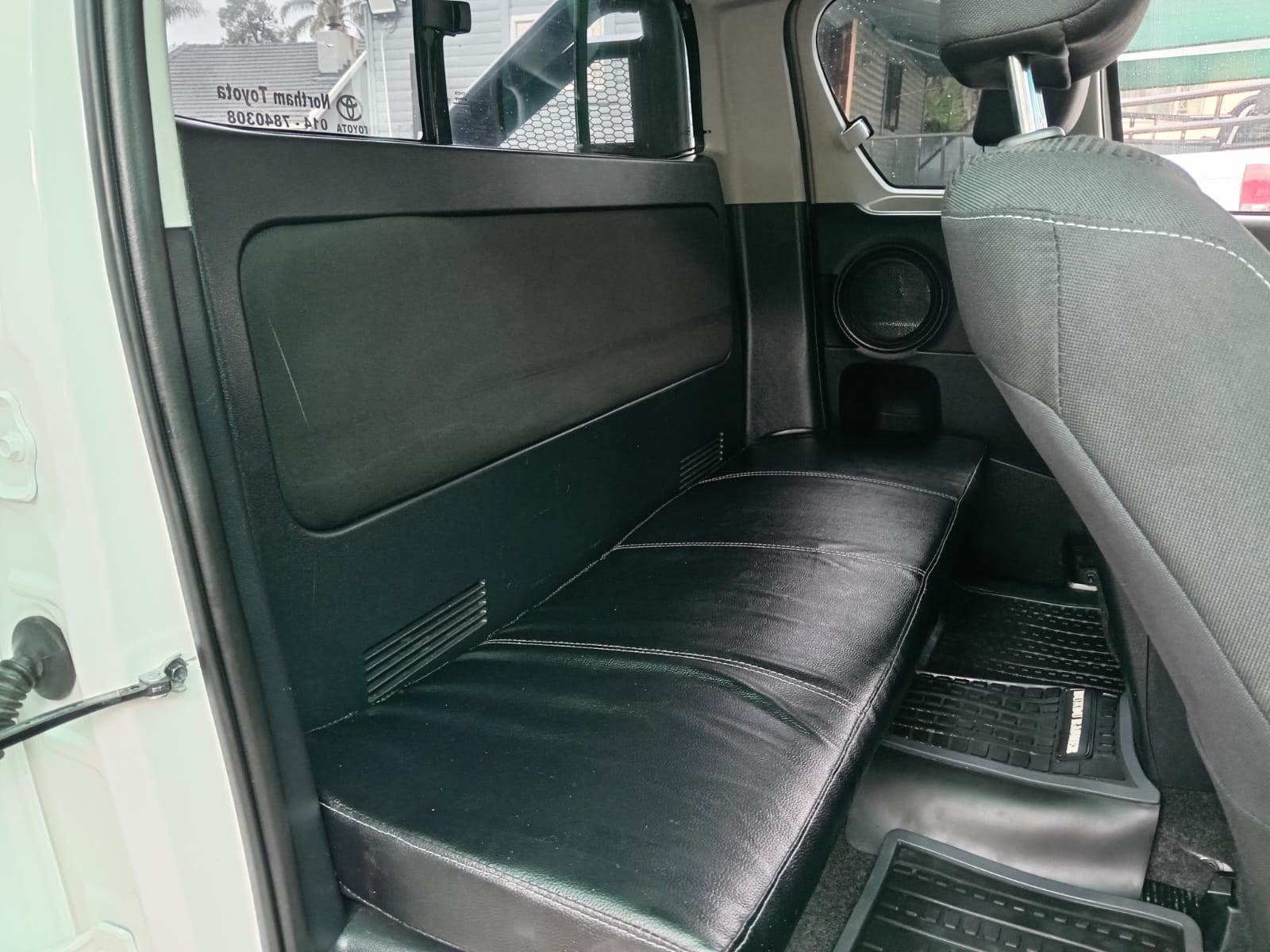 
								2024 Toyota Hilux 2.4GD-6 Xtra Cab Raider full									