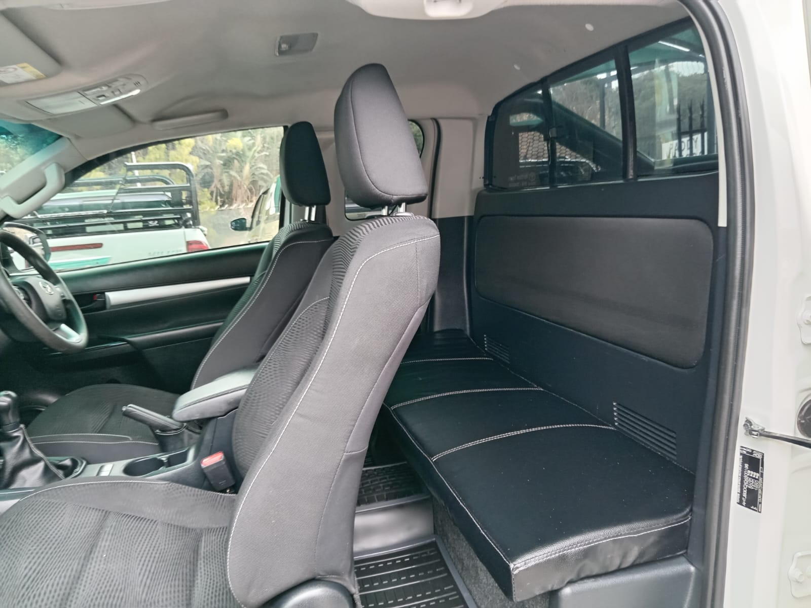 
								2024 Toyota Hilux 2.4GD-6 Xtra Cab Raider full									