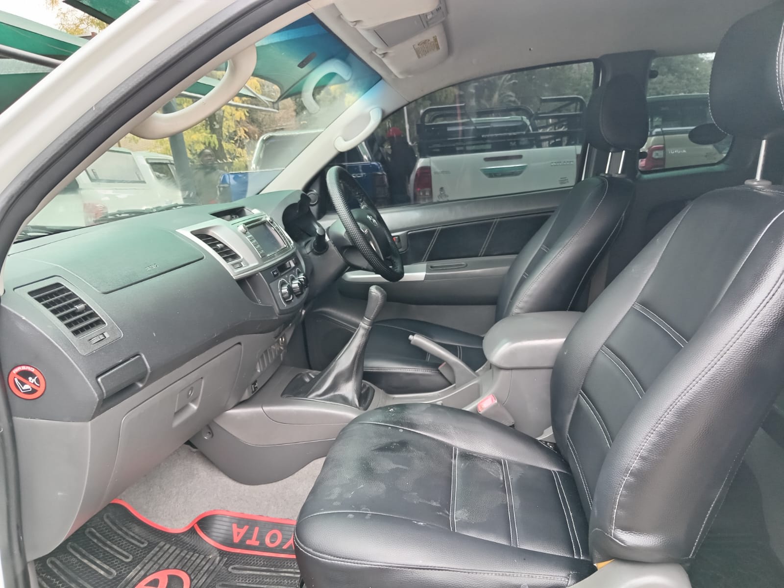 
								Toyota Hilux 3.0 D4-D Extra Cab Raider full									