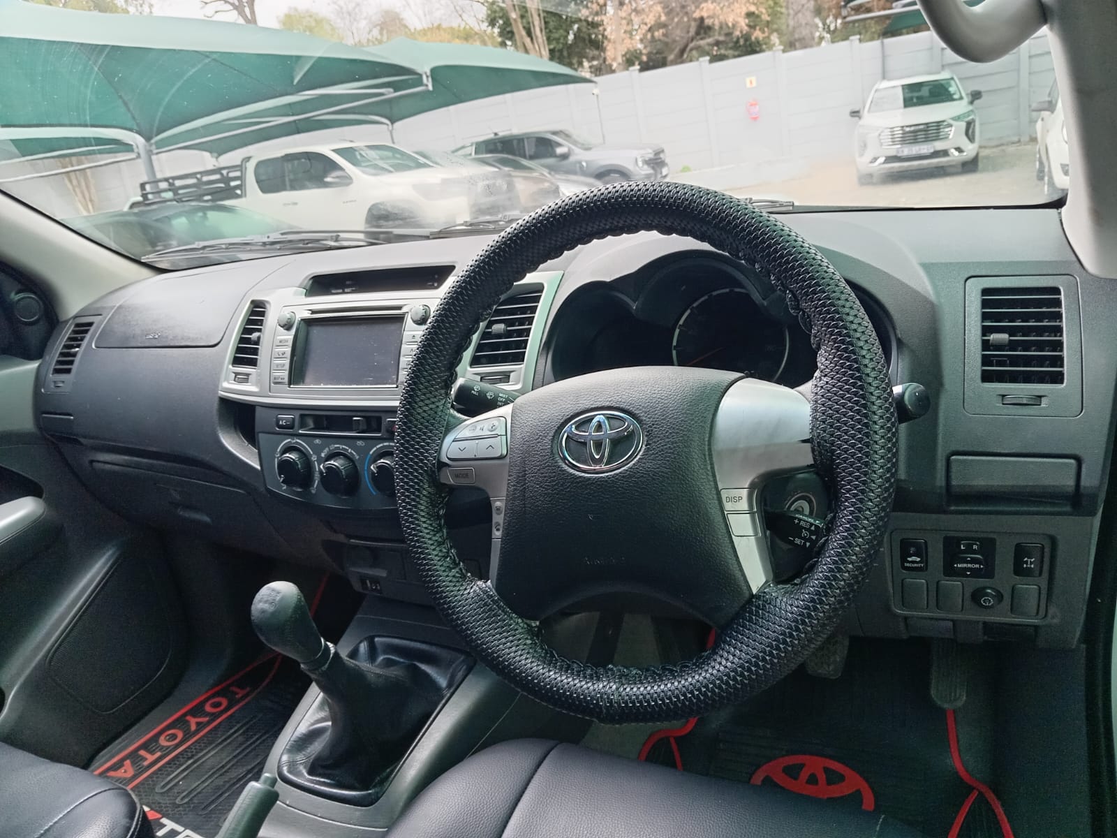
								Toyota Hilux 3.0 D4-D Extra Cab Raider full									
