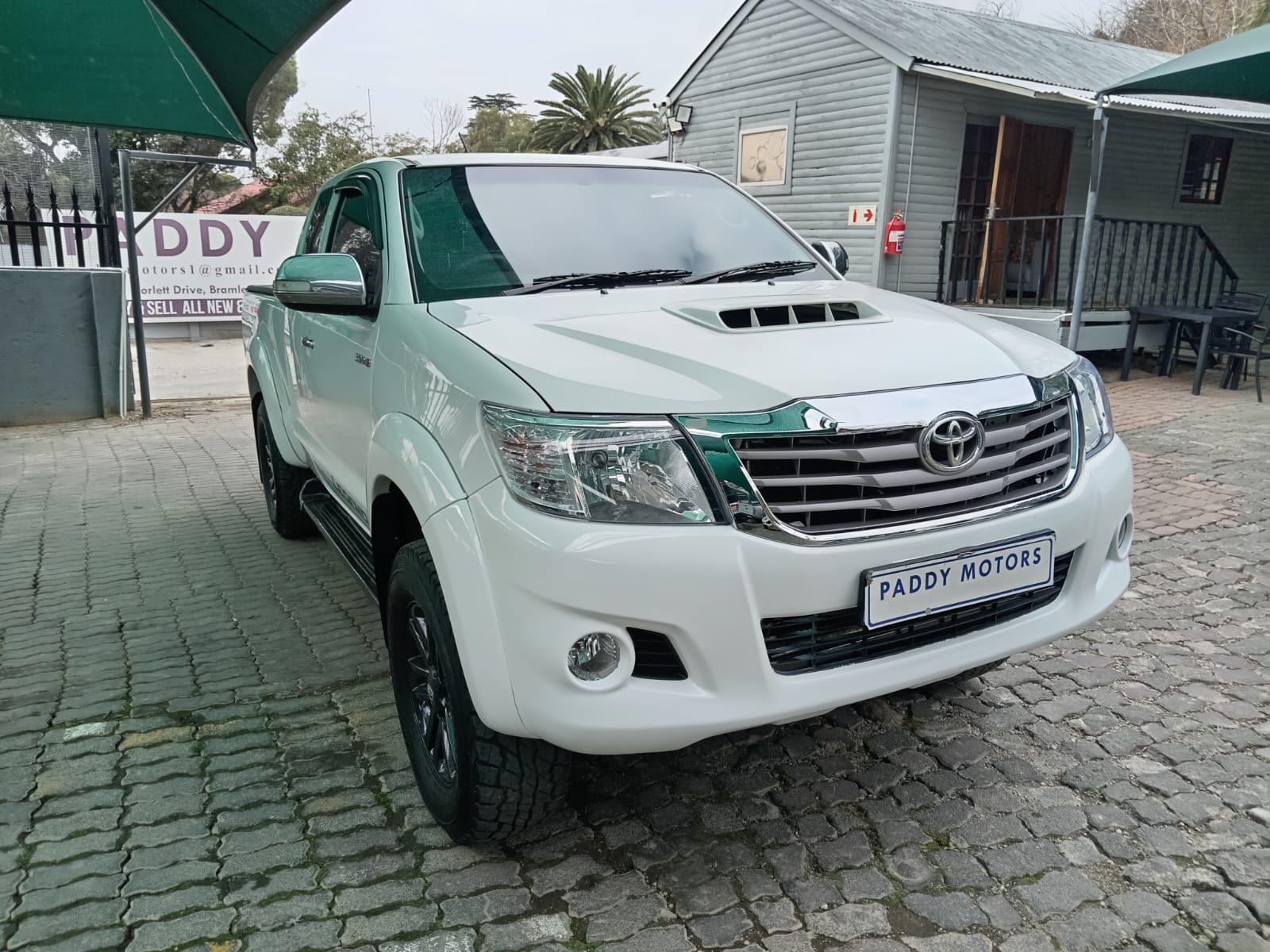 
								Toyota Hilux 3.0 D4-D Extra Cab Raider full									