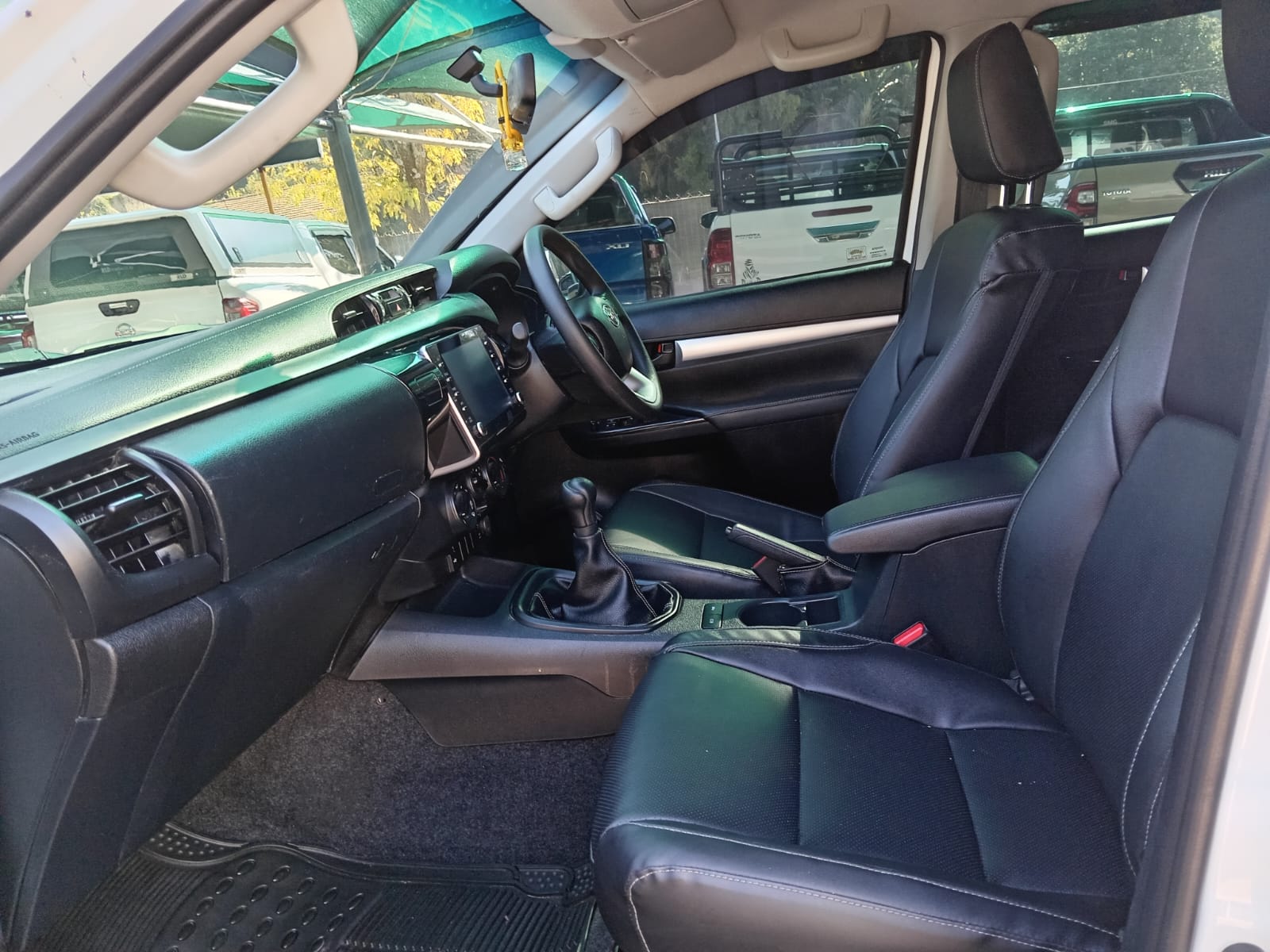 
								2024 Toyota Hilux 2.4GD-6 Double Cab 4×4 Raider full									