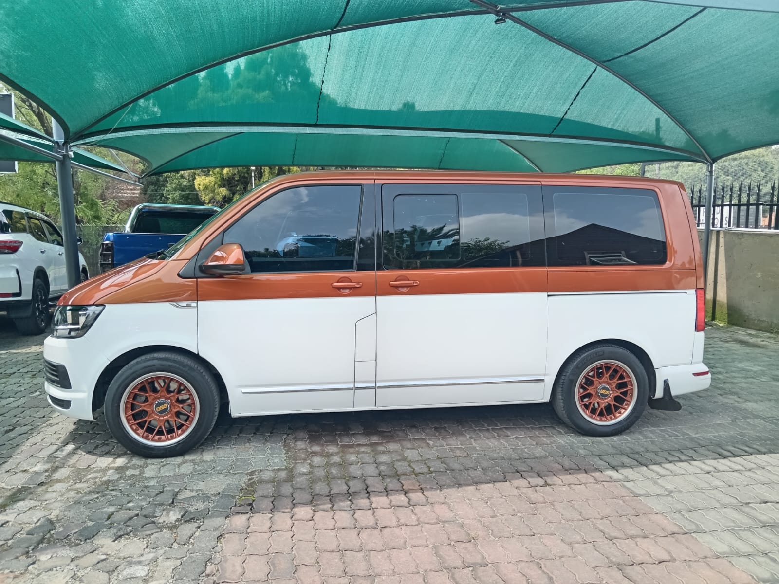 
								2017 Volkswagen Caravelle 2.0BiTDI Highline full									