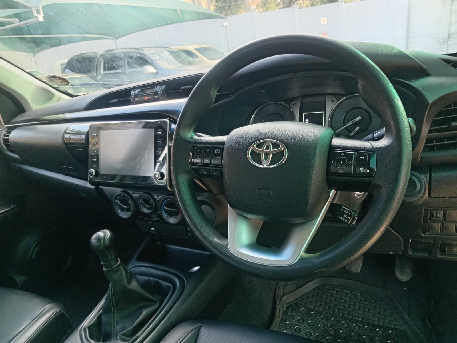 
								2023 Toyota Hilux 2.4GD-6 Double Cab Raider full									