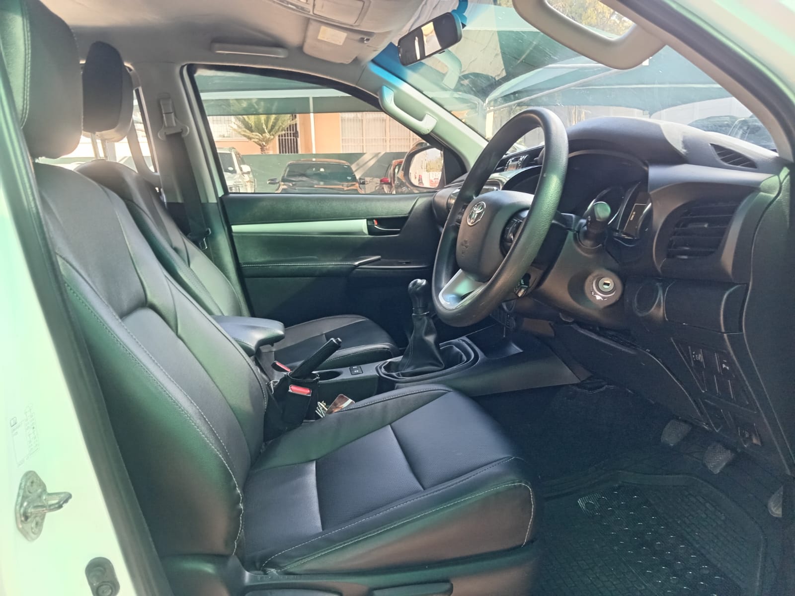 
								2023 Toyota Hilux 2.4GD-6 Double Cab Raider full									