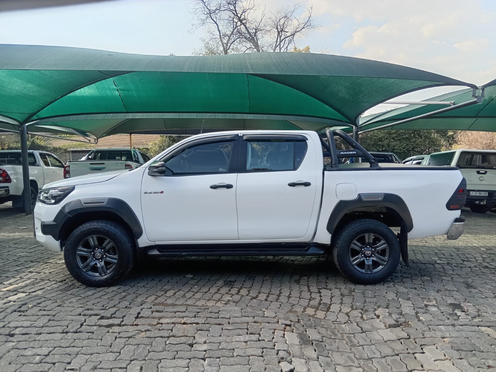 
								2023 Toyota Hilux 2.4GD-6 Double Cab Raider full									