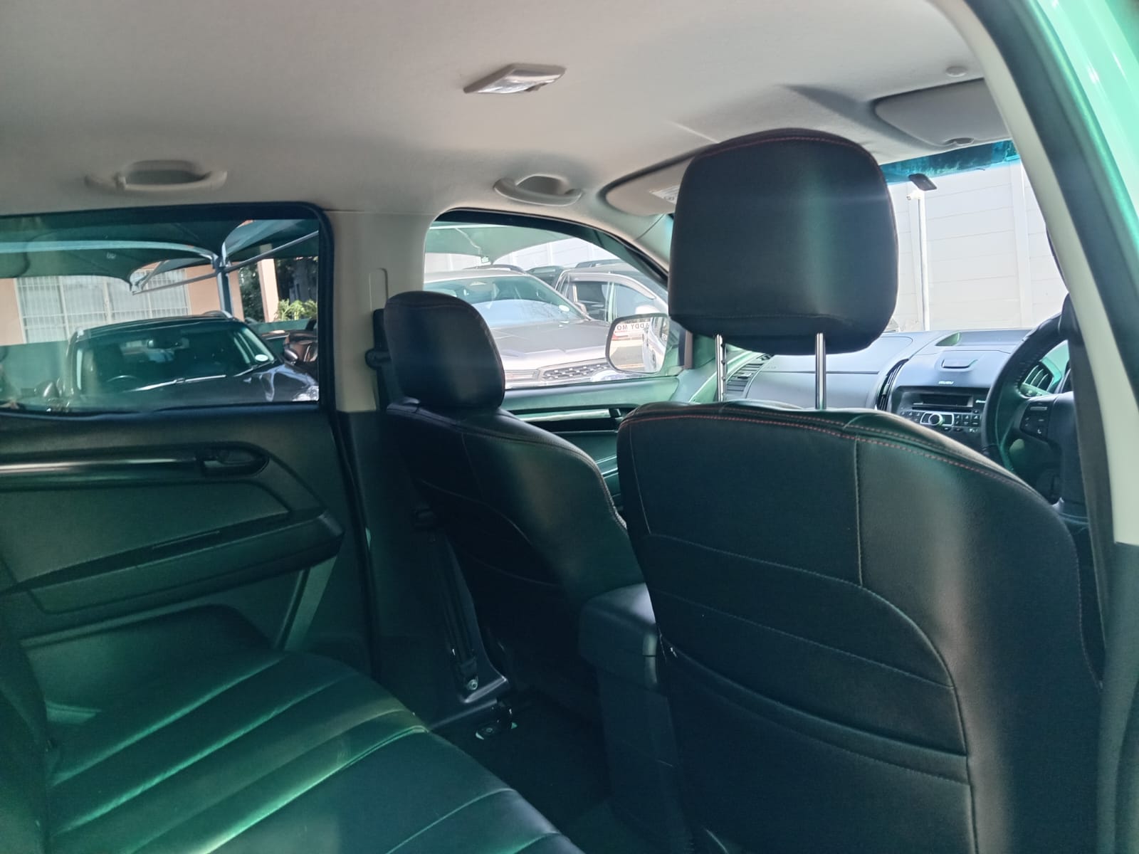 
								Isuzu D-Max 250 Double Cab X-Rider Auto full									