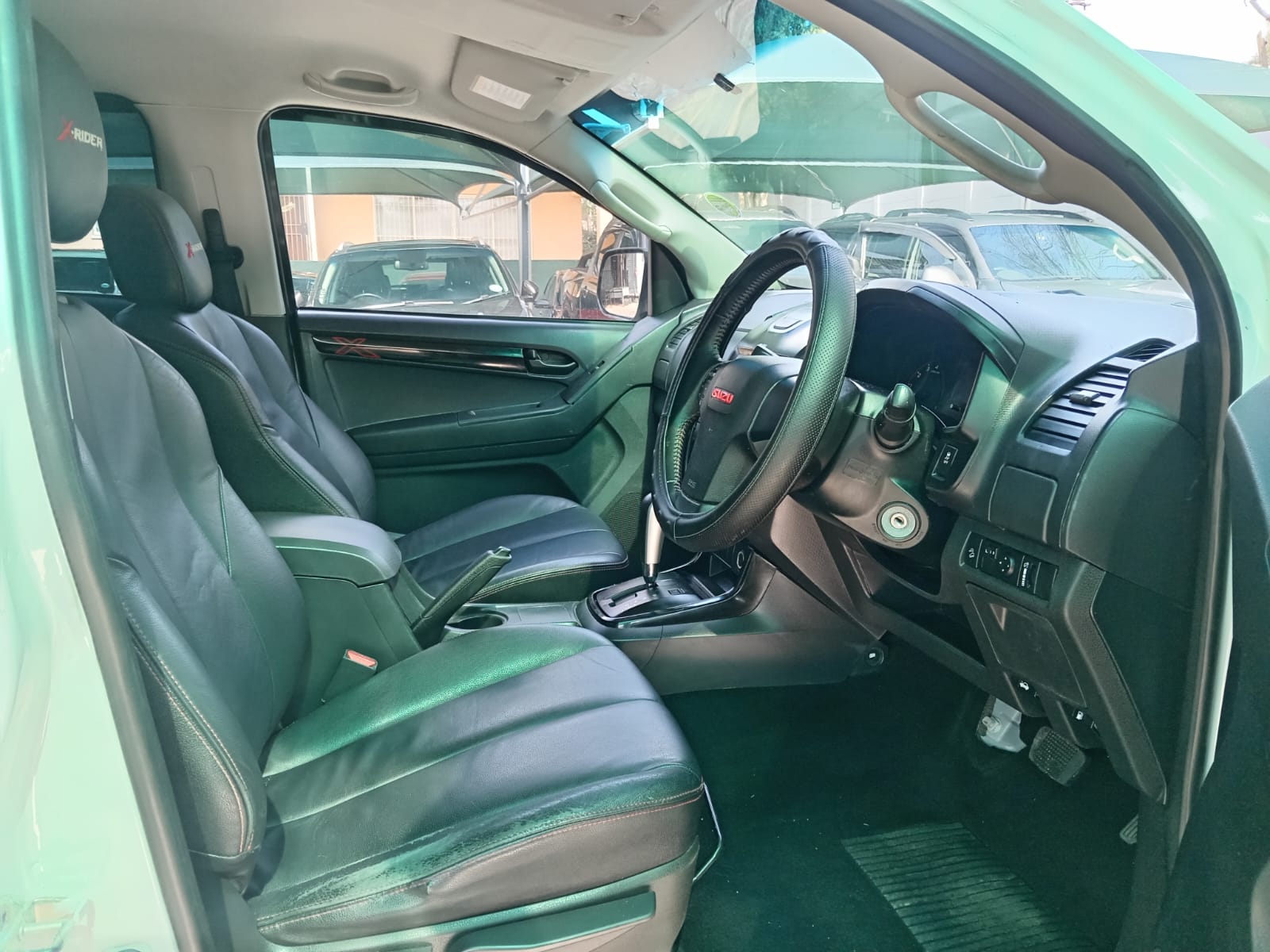 
								Isuzu D-Max 250 Double Cab X-Rider Auto full									