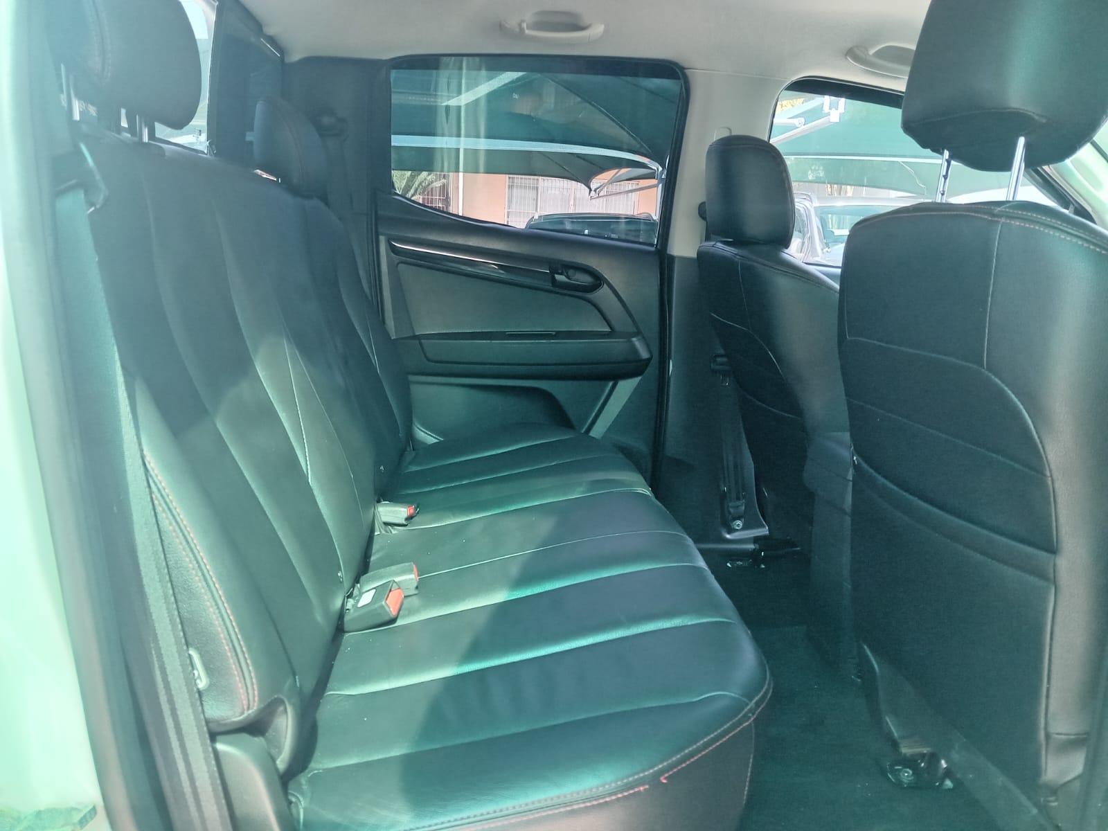 
								Isuzu D-Max 250 Double Cab X-Rider Auto full									