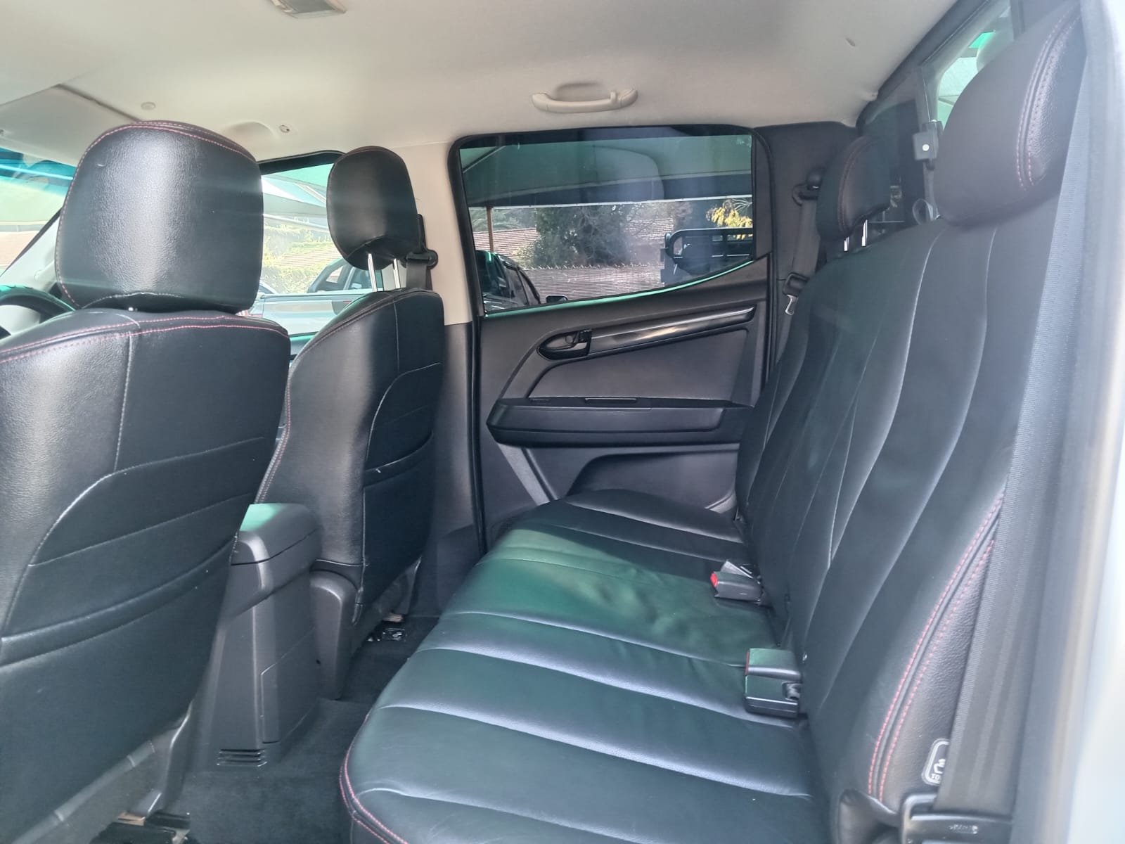
								Isuzu D-Max 250 Double Cab X-Rider Auto full									