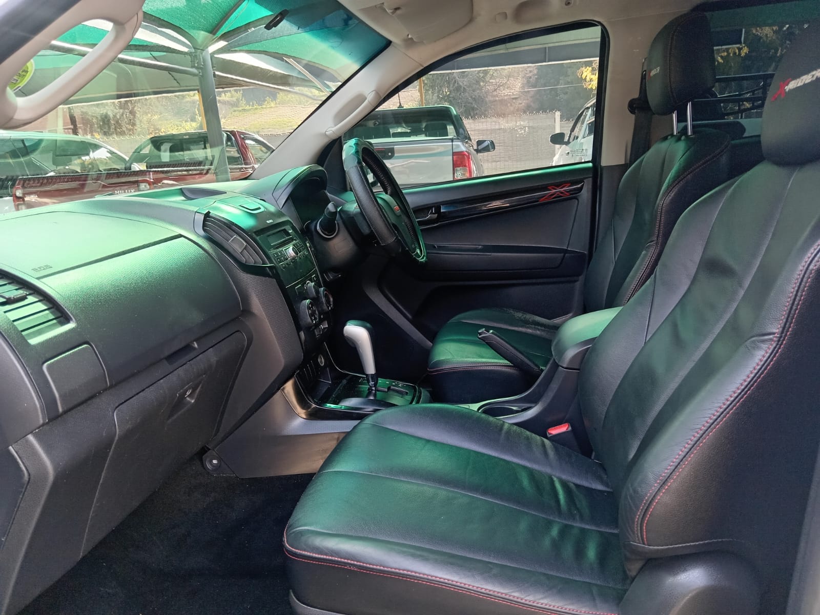 
								Isuzu D-Max 250 Double Cab X-Rider Auto full									